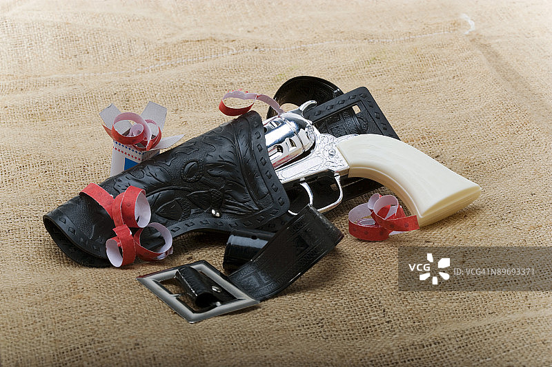 枪套中的玩具枪图片素材