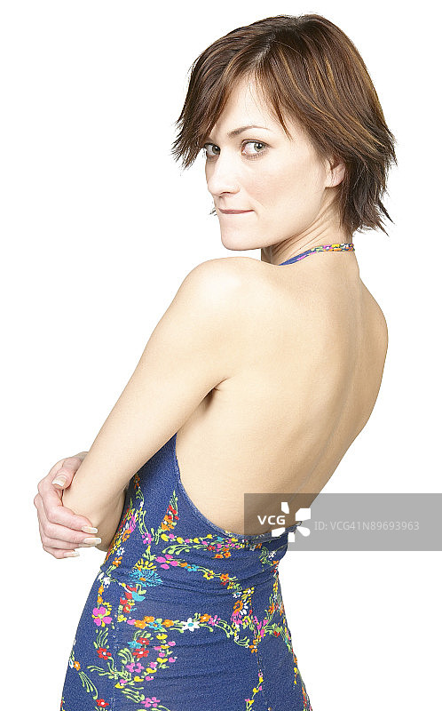 穿着露背装，回头看的女人图片素材