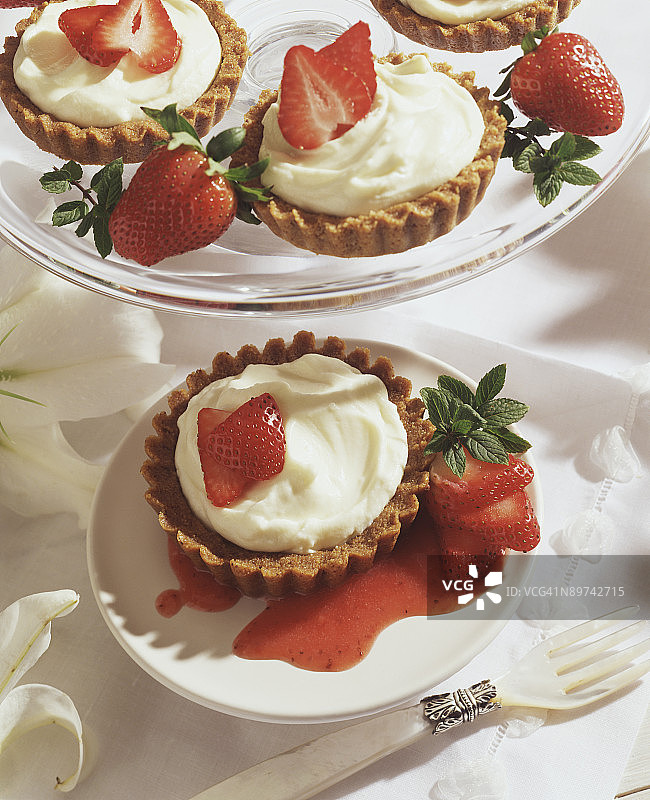 柠檬草莓挞图片素材