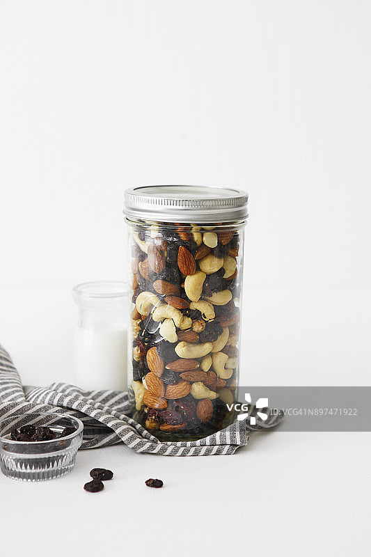 容器中的坚果图片素材