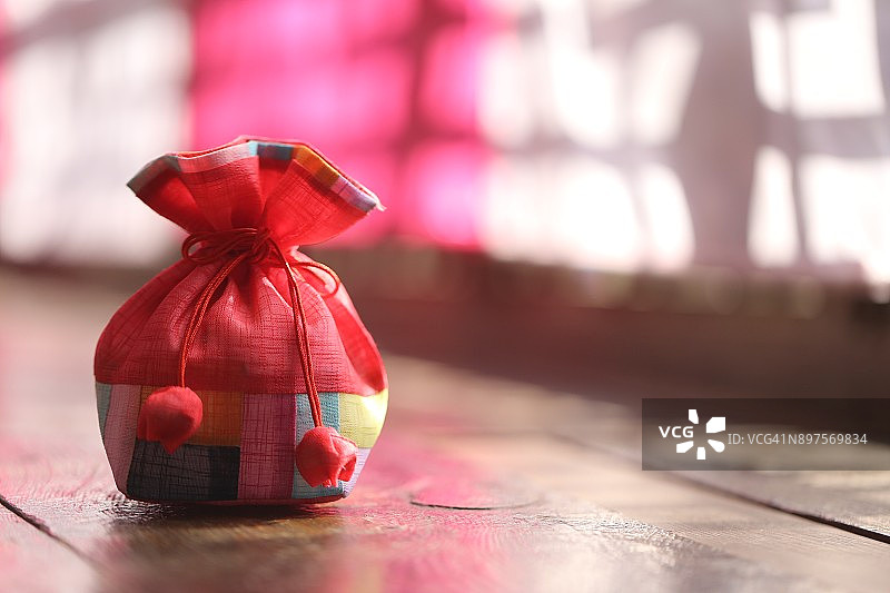 韩国传统幸运袋：新年形象图片素材