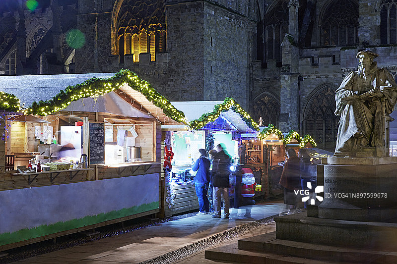 夜幕下的埃克塞特圣诞市场灯火图片素材