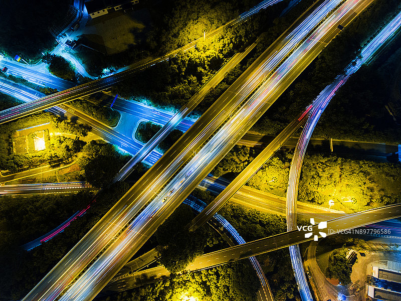夜间高架公路枢纽图片素材