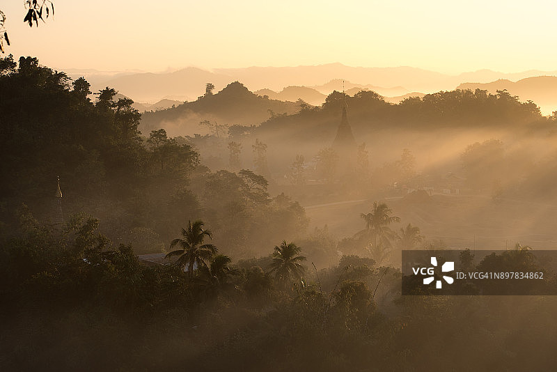 缅甸若开邦妙乌镇Shinmyawa观景点图片素材