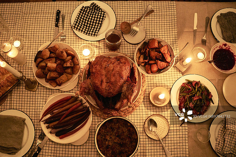 餐桌上的感恩节火鸡图片素材