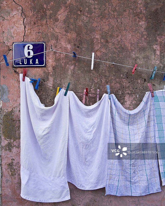 克罗地亚希潘岛，晾衣绳上的毛巾图片素材