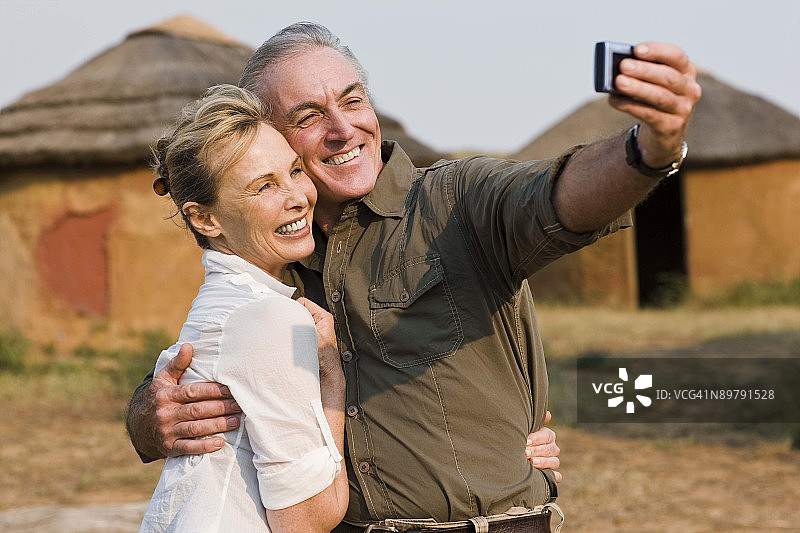 两个拥抱图片素材