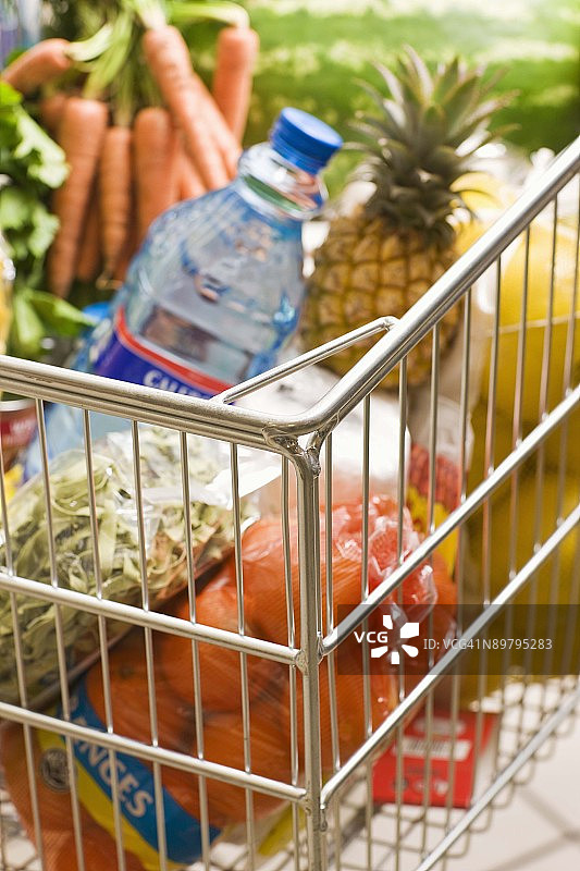 购物车里的食品杂货图片素材