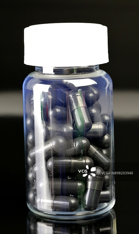 透明瓶子里的处方药图片素材