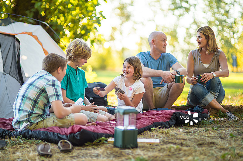 家庭露营之旅图片素材