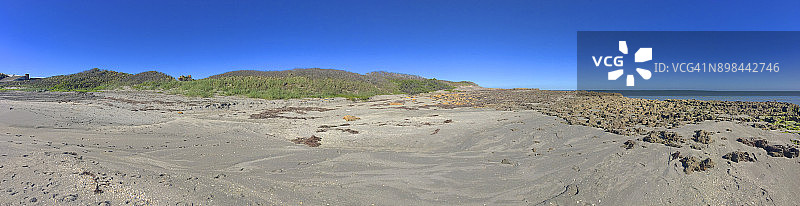 朱庇特岛吹岩保护区海滩和礁石的广角风光图片素材