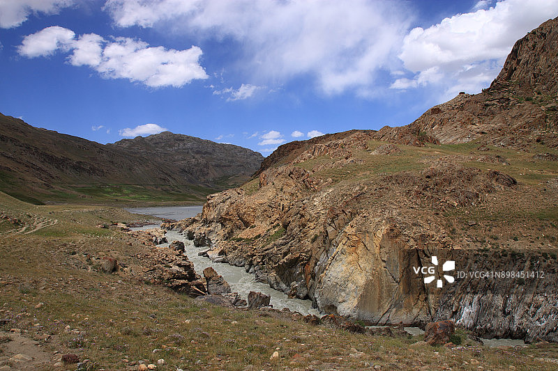 山地草甸河流图片素材
