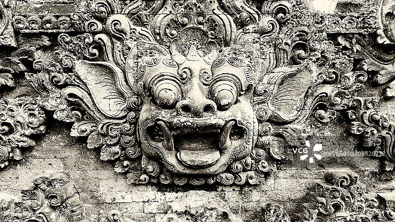 石头巴龙雕像图片素材