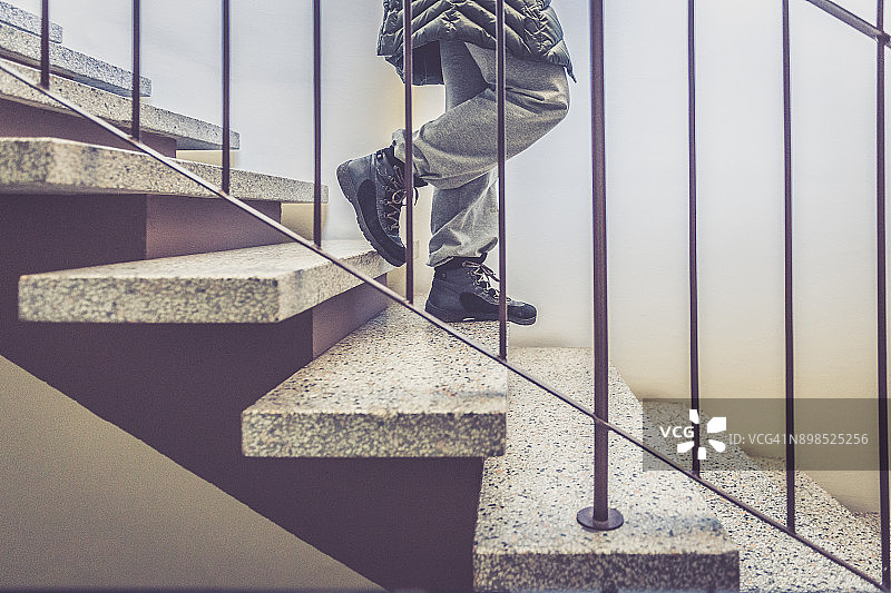 居家办公的女人 - 离开家图片素材