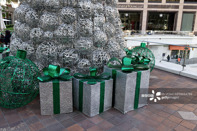 美国加利福尼亚州洛杉矶的圣诞树和装饰品图片素材