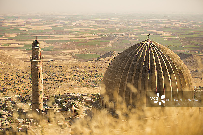 土耳其东南部马尔丁津西里耶伊斯兰学校的圆顶图片素材