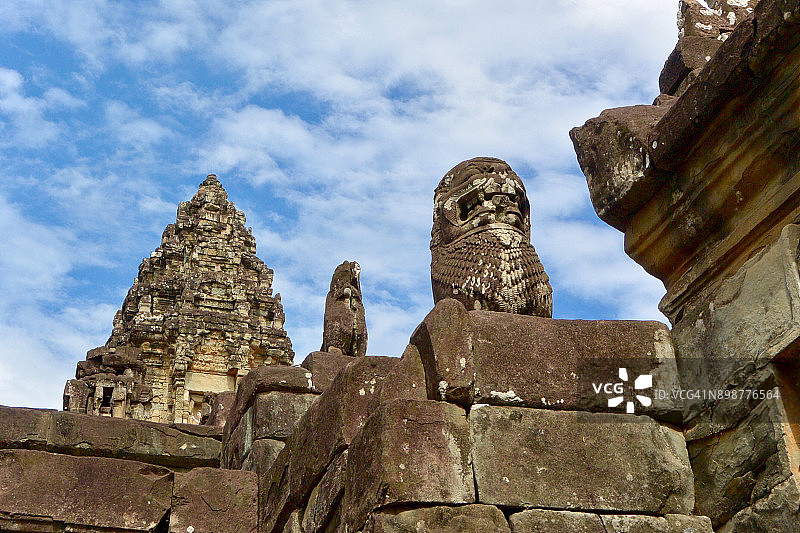 柬埔寨巴孔寺的狮子雕像图片素材