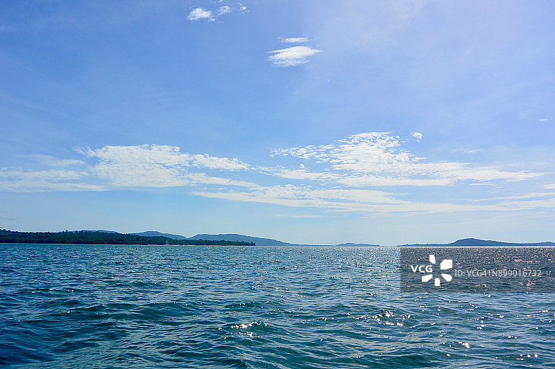 泰国湾柬埔寨人烟稀少的岛屿水域风光图片素材