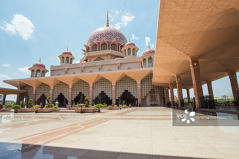 马来西亚布城布特拉清真寺图片素材
