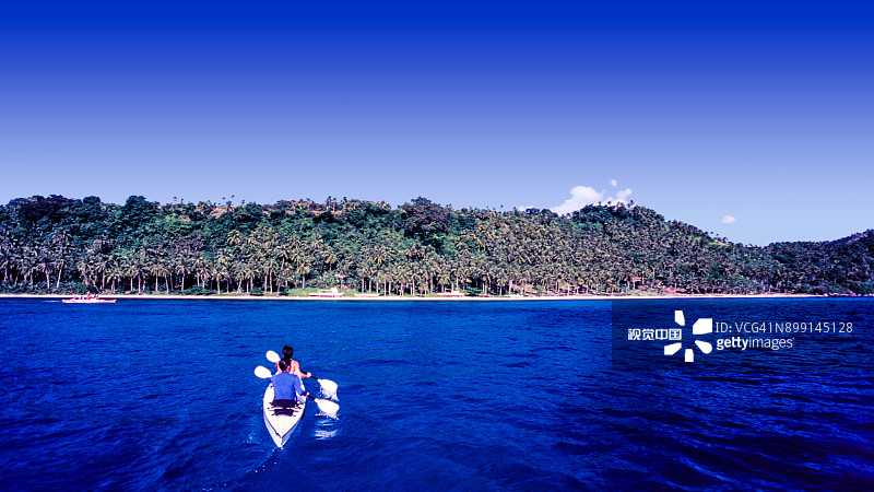 利马萨瓦岛海上皮划艇运动图片素材