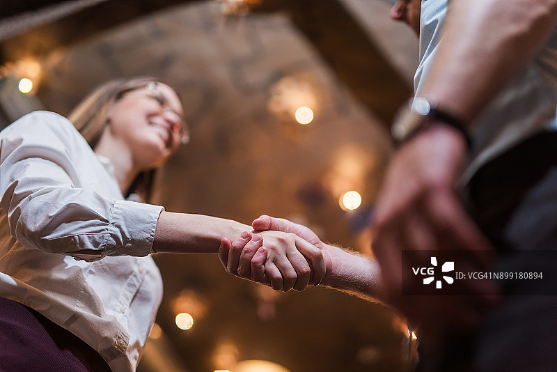 年轻女人找到了工作图片素材