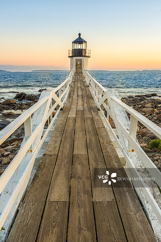 通往马歇尔角灯塔的桥梁图片素材