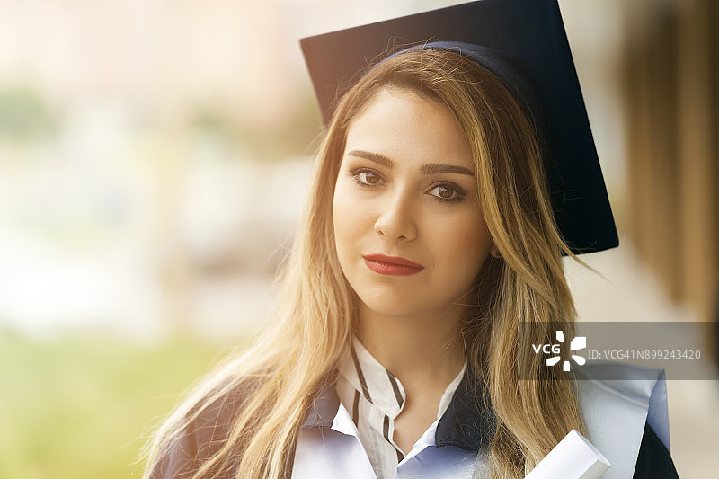 毕业季的女人图片素材
