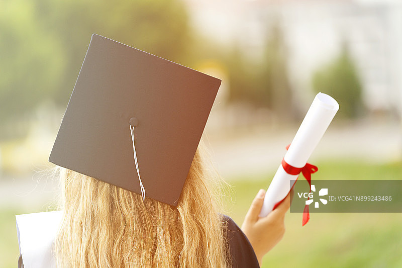 大学毕业生背影图片素材