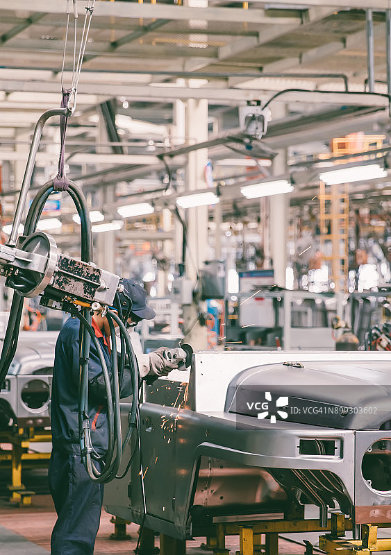 汽车工厂焊接装配线图片素材