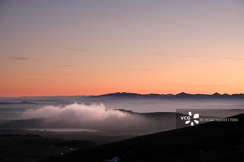 塞扎利耶和康塔尔天际线图片素材