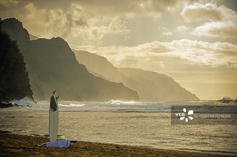 考艾岛纳帕利海岸日落美景图片素材