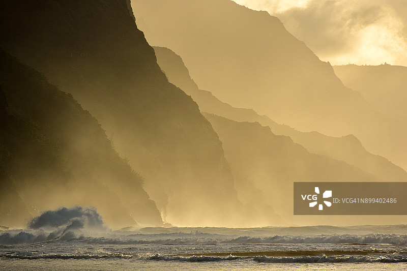考艾岛纳帕利海岸日落美景图片素材