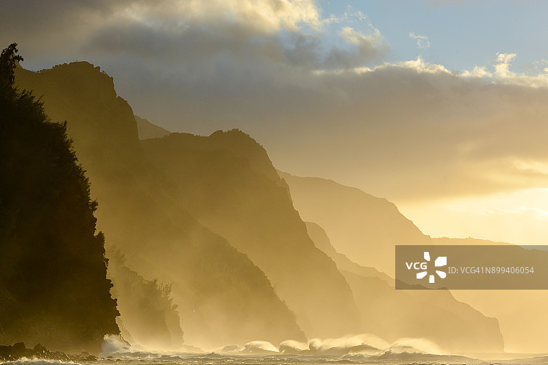 考艾岛纳帕利海岸日落美景图片素材