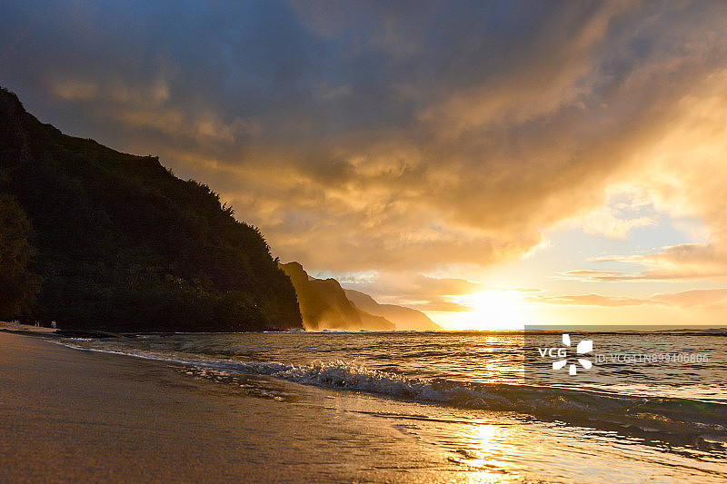 考艾岛纳帕利海岸日落美景图片素材