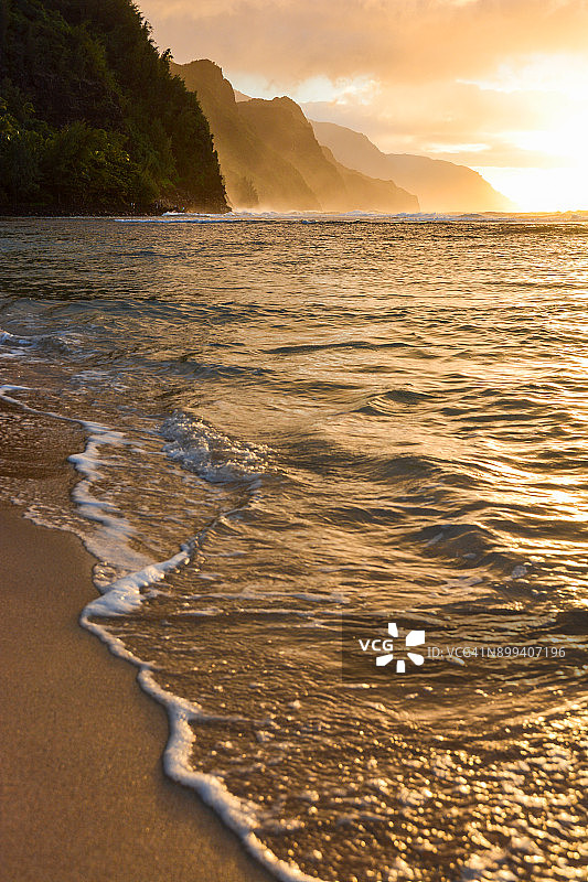 考艾岛纳帕利海岸日落美景图片素材