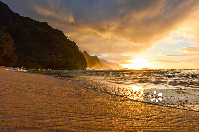 考艾岛纳帕利海岸日落美景图片素材