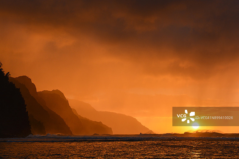 考艾岛纳帕利海岸日落美景图片素材