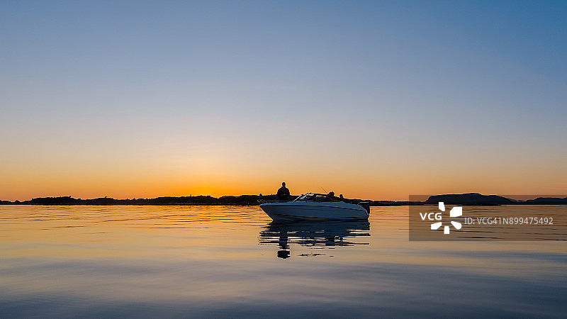 傍晚钓鱼图片素材