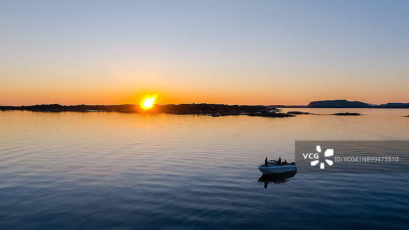 傍晚钓鱼图片素材