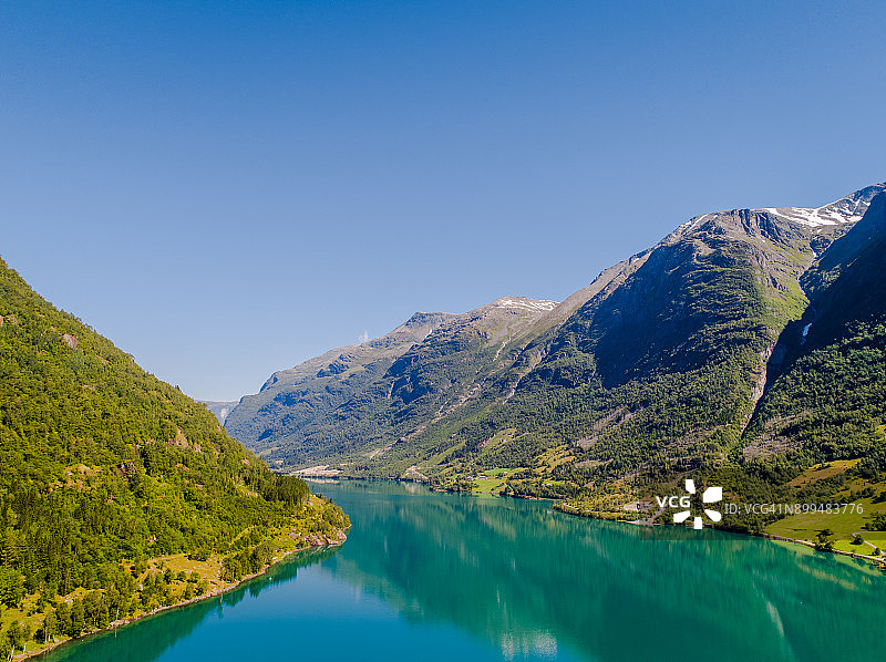 挪威松恩峡湾山间湖泊Oldevatnet图片素材