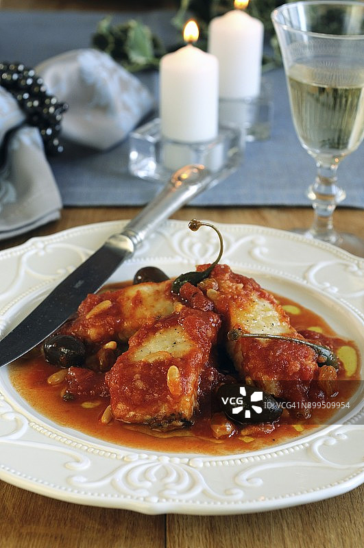 番茄酱葡萄干松子腌鳕鱼图片素材