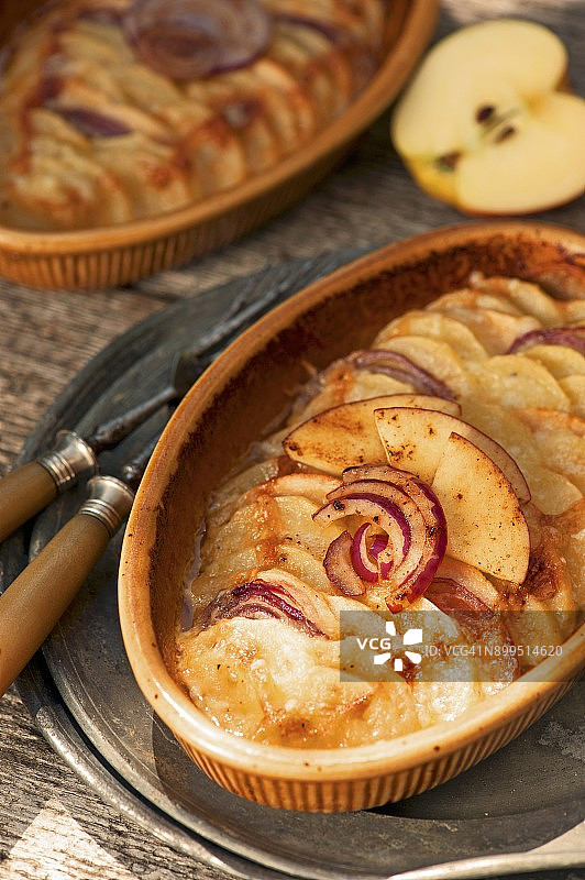 苹果红洋葱焗烤土豆图片素材