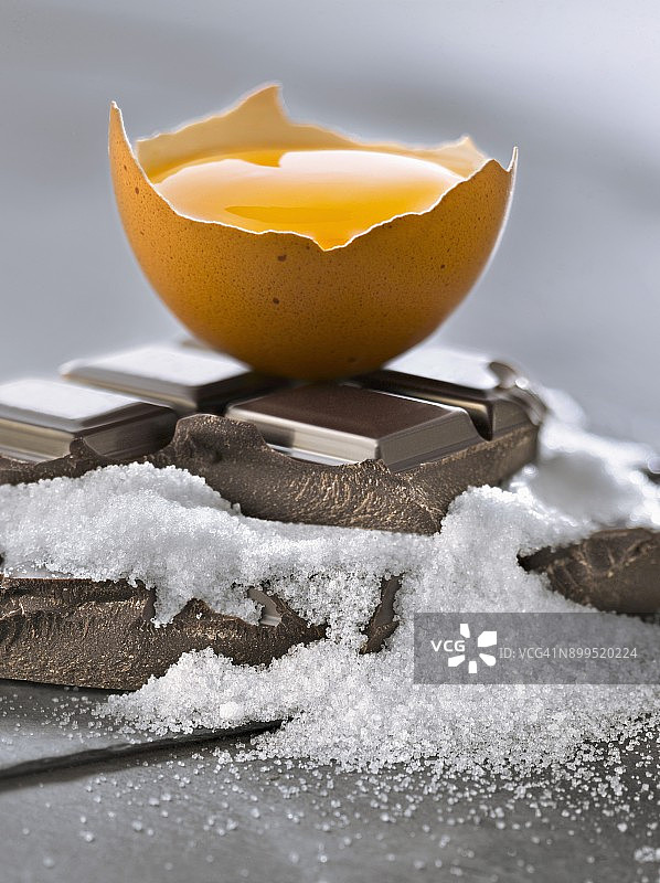 巧克力、鸡蛋和糖图片素材