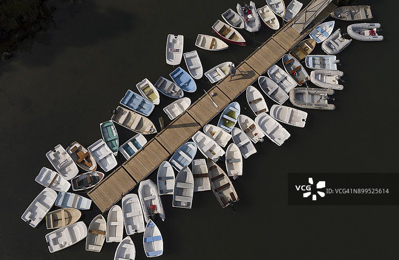 码头航拍小艇图片素材