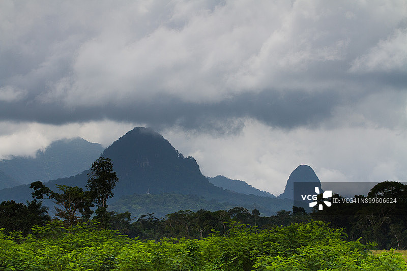 圣多美和普林西比普林西比岛帕帕加约峰和迪亚斯派峰图片素材