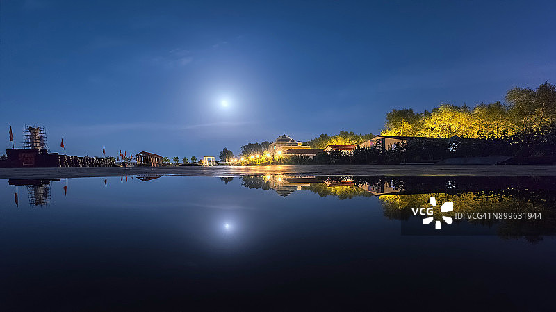 晴朗夜晚满月升起夜景图片素材