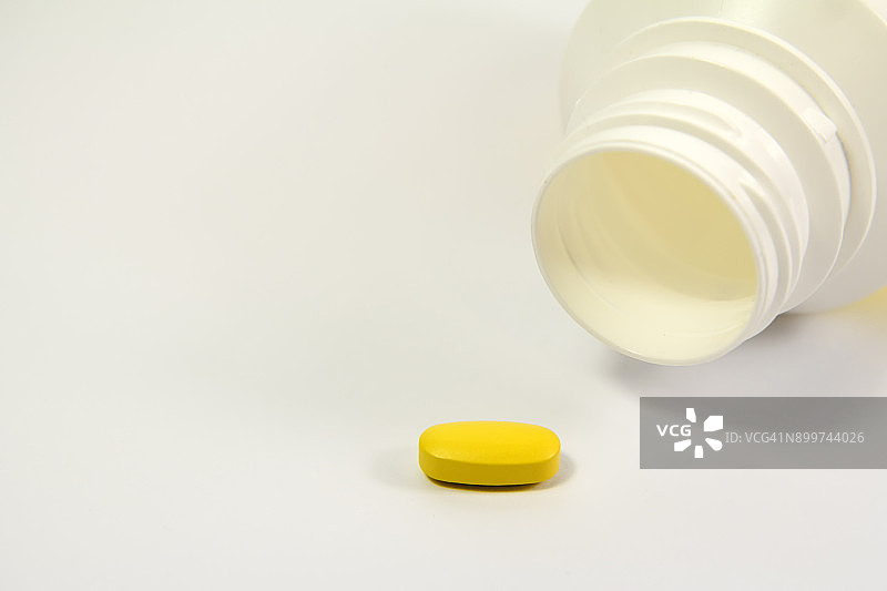 黄色药丸图片素材