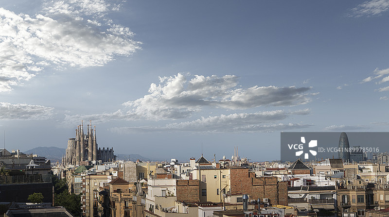 圣家堂和阿格巴塔，巴塞罗那城市天际线图片素材