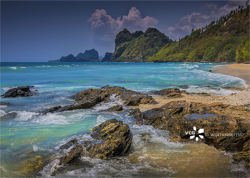 南太平洋新喀里多尼亚东北部延根地区的海岸风光图片素材