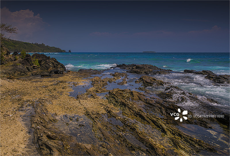 南太平洋新喀里多尼亚东北部延根地区的海岸风光图片素材